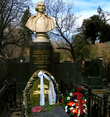 Новодевичье кладбище - могила Гоголя